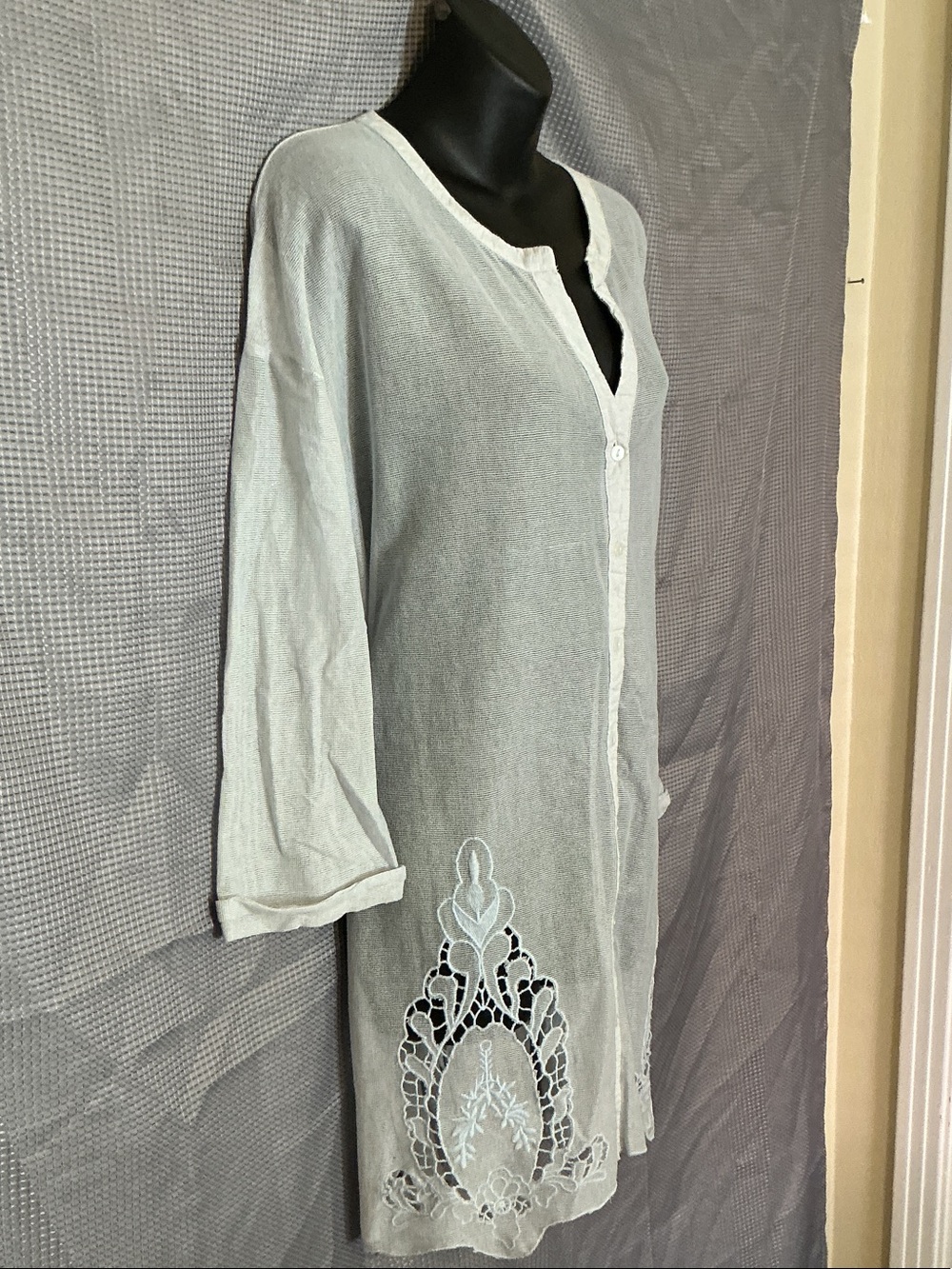 Meadow Rue White Embroidered Button-Front Tunic - Picture 3 of 6